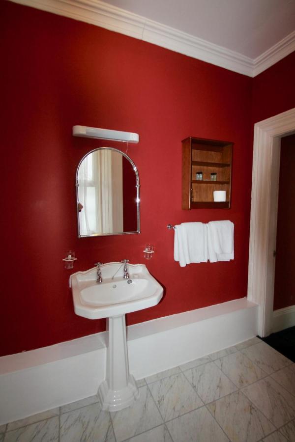 Foyles Hotel Клифдън Екстериор снимка